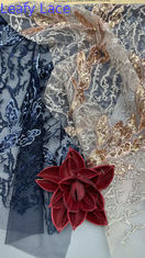 Họa tiết ren thêu lấy cảm hứng từ cổ điển với sequin, hoa văn Baroque cho áo choàng dạ hội trang trọng, lộng lẫy và lãng mạn