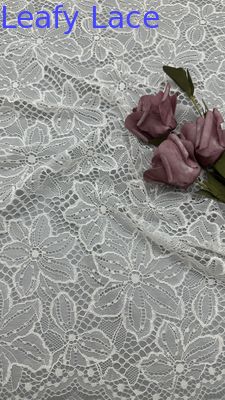 Màu sắc màu trắng màu hoa độc đáo hiệu ứng rỗng lên cho trang phục buổi tối cưới nghệ thuật
