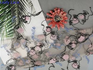 Vải tuyn thêu nhiều màu với các chữ cái