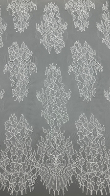 Mùa xuân và mùa hè 100% Nylon Pháp Chantilly Thread Đá với thiết kế hoa mềm tay cảm nhận màu trắng cho trang phục thời trang