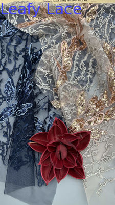 Họa tiết ren thêu lấy cảm hứng từ cổ điển với sequin, hoa văn Baroque cho áo choàng dạ hội trang trọng, lộng lẫy và lãng mạn