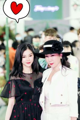 Vải sequin chấm bi đỏ đen để may trang phục ban ngày