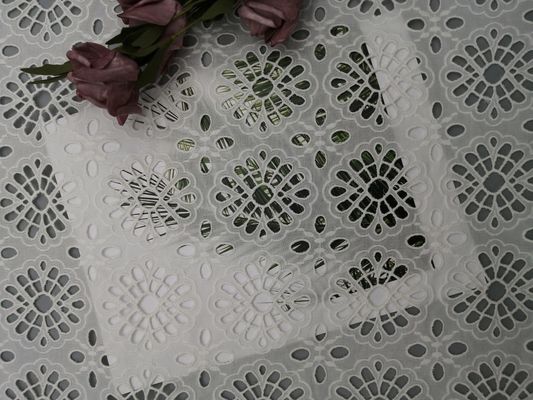 Mắt lưới cắt bằng laser vải cotton cho trang phục nữ